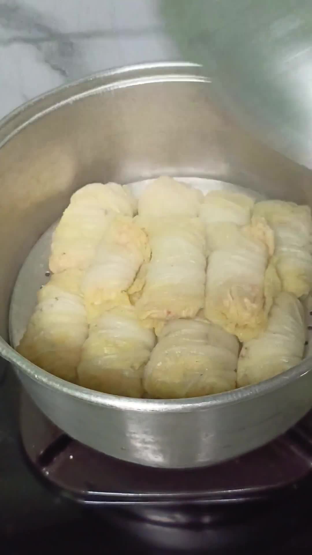 Foto langkah ke 4 dari resep Sawi Gulung isi Ayam Tahu.