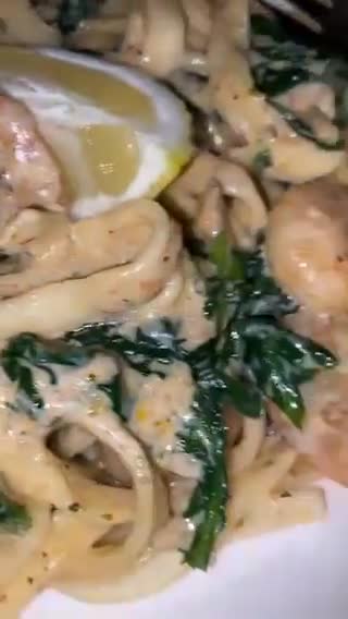 Une image de l'étape 4 de Tagliatelles crevettes 🦐 & épinards.