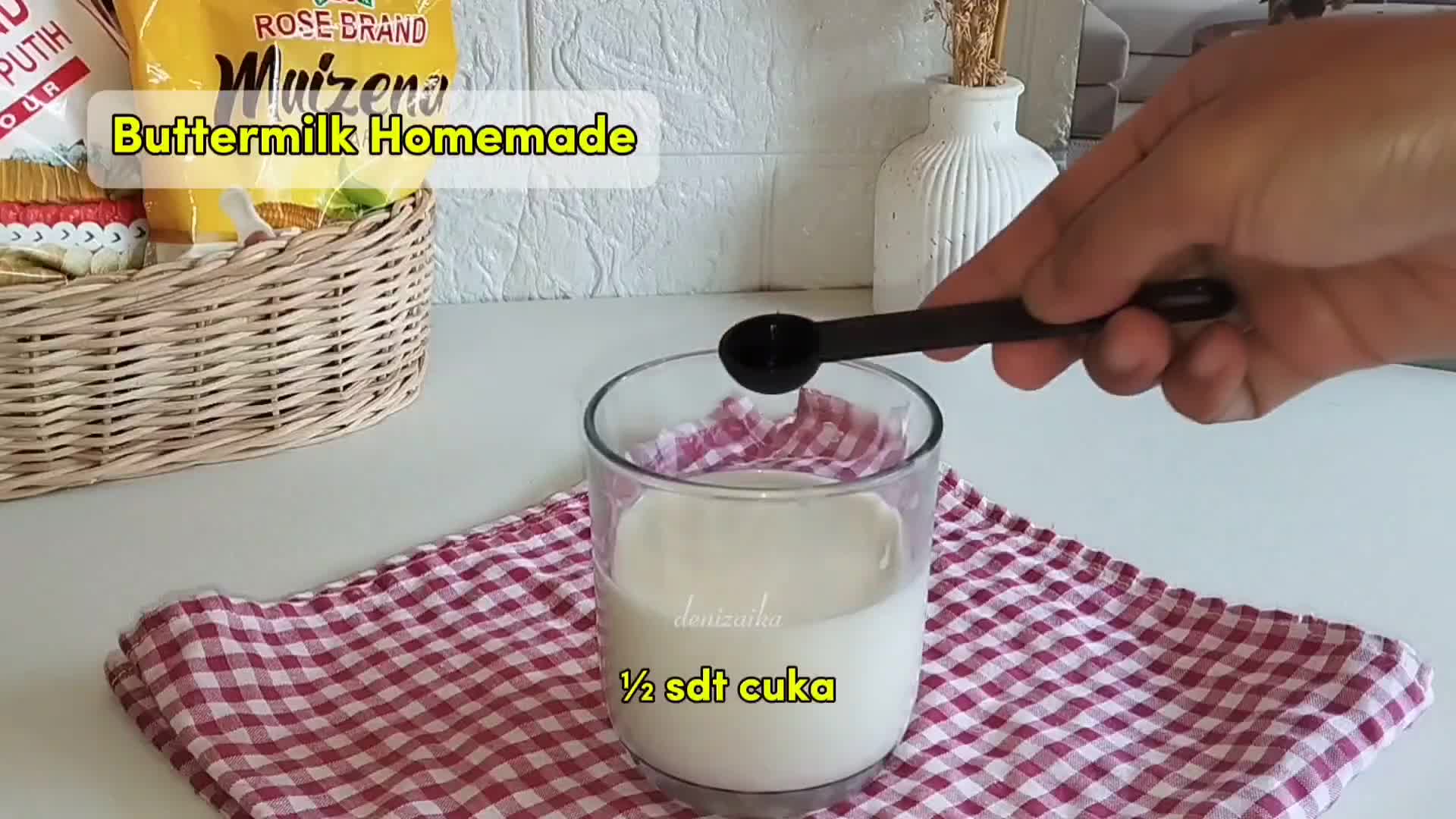 Foto langkah ke 1 dari resep Red Velvet Tanpa Terigu (No Mixer, Bisa Oven/Kukus).
