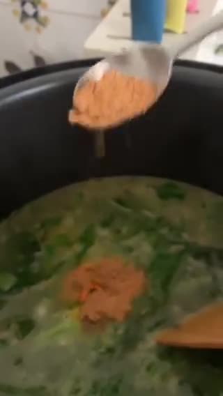 Foto del paso 4 de la receta: Sopa de arroz con pollo, champiñones, acelgas silvestres y especias sabor Cookpad