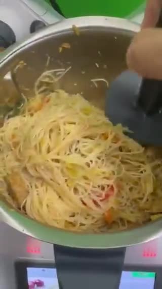 Gambar langkah 5 resipi Bihun Goreng Tomyam.