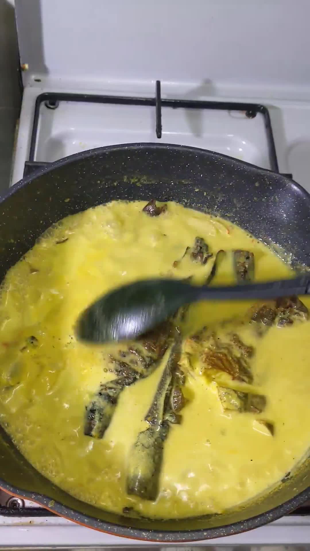 Gambar langkah 4 resipi Rebung masak Lemak Cili Api + ikan salai.