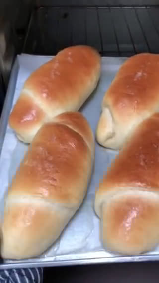 Foto langkah ke 7 dari resep Salty BUTTER ROLLs.