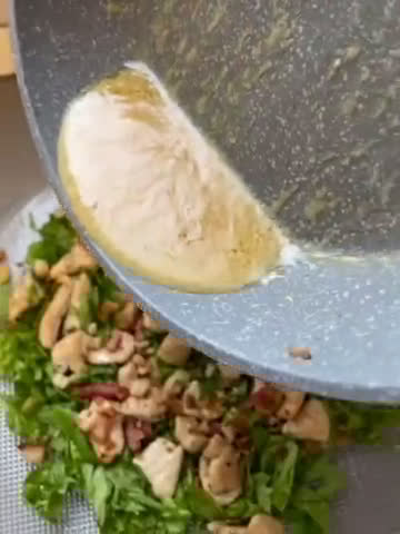 Foto del paso 9 de la receta: Ensalada crujiente y templada de pollo