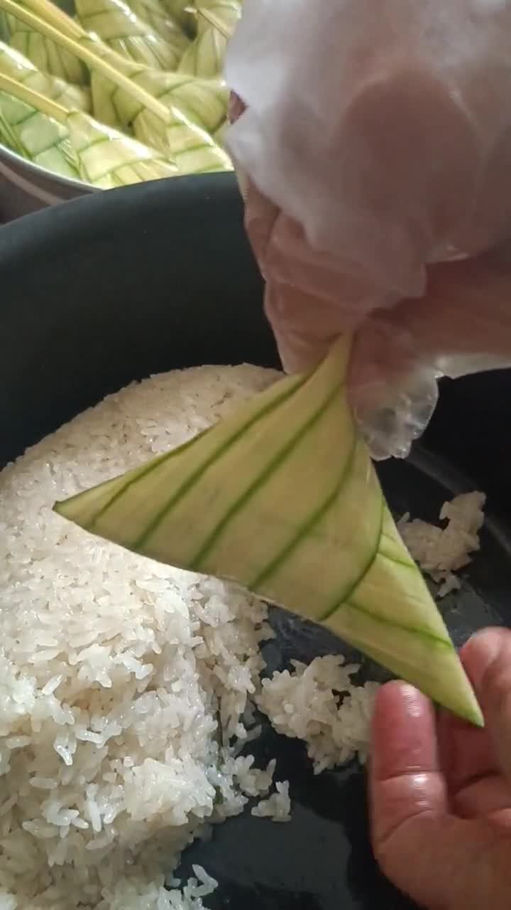Gambar langkah 6 resipi Ketupat Palas Frozen.