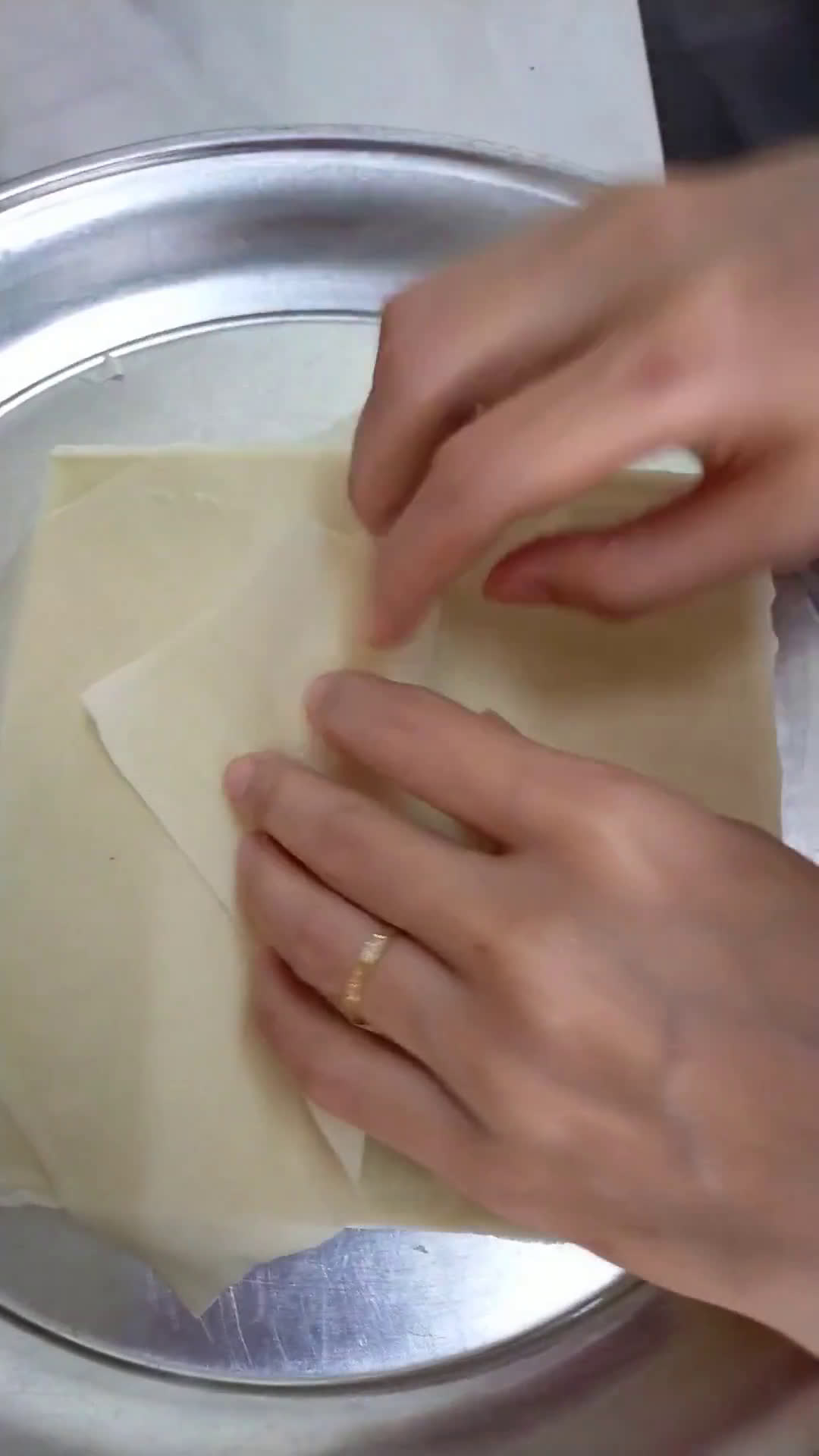 Gambar langkah 3 resipi Popia goreng.