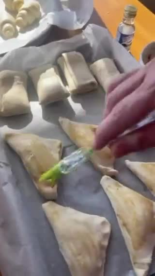 صورة لخطوة 1 من وصفة خبز البوريكس والكروسان الجاهزه