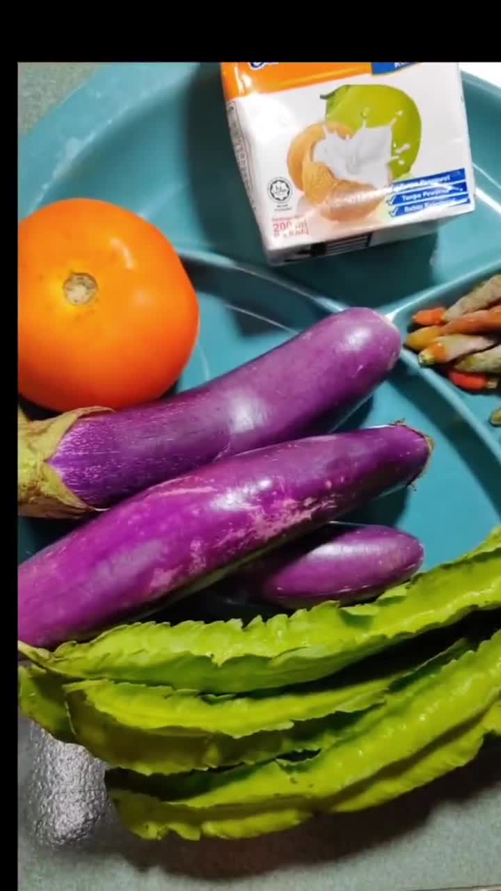 Gambar langkah 1 resipi Sotong Masak tempoyak cili api.