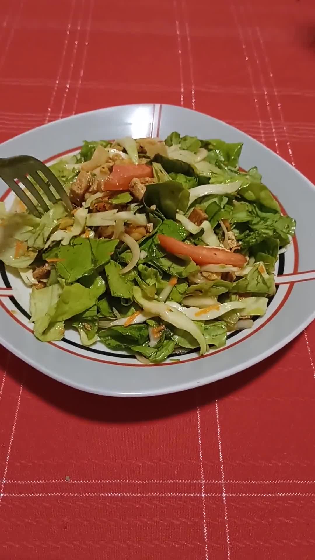 Foto del paso 4 de la receta: Ensalada - con mucho verde y proteína 🥗💪🏻- vegana :)