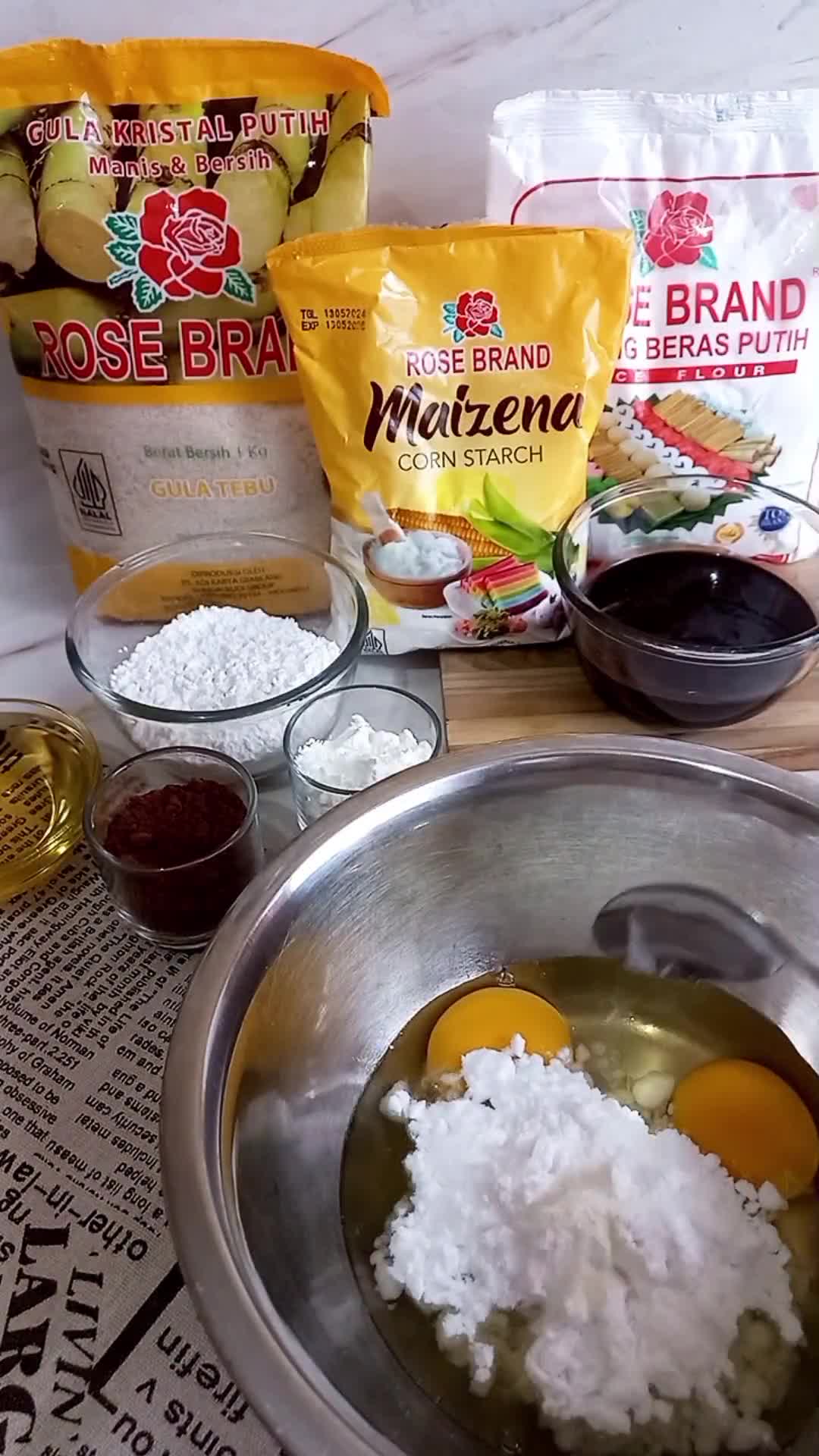 Foto langkah ke 2 dari resep Cake Ketagih Tanpa Terigu, no mixer no oven.