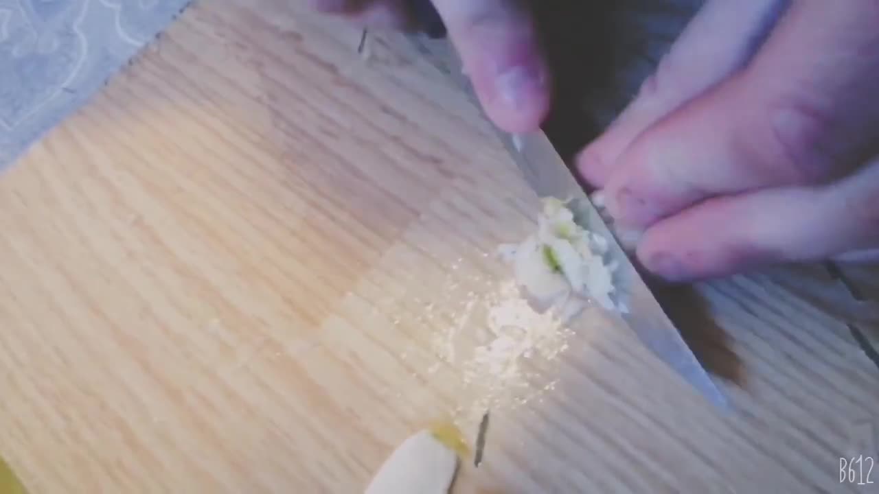 Foto del paso 2 de la receta: Arroz con azafrán acompañado de hamburguesa