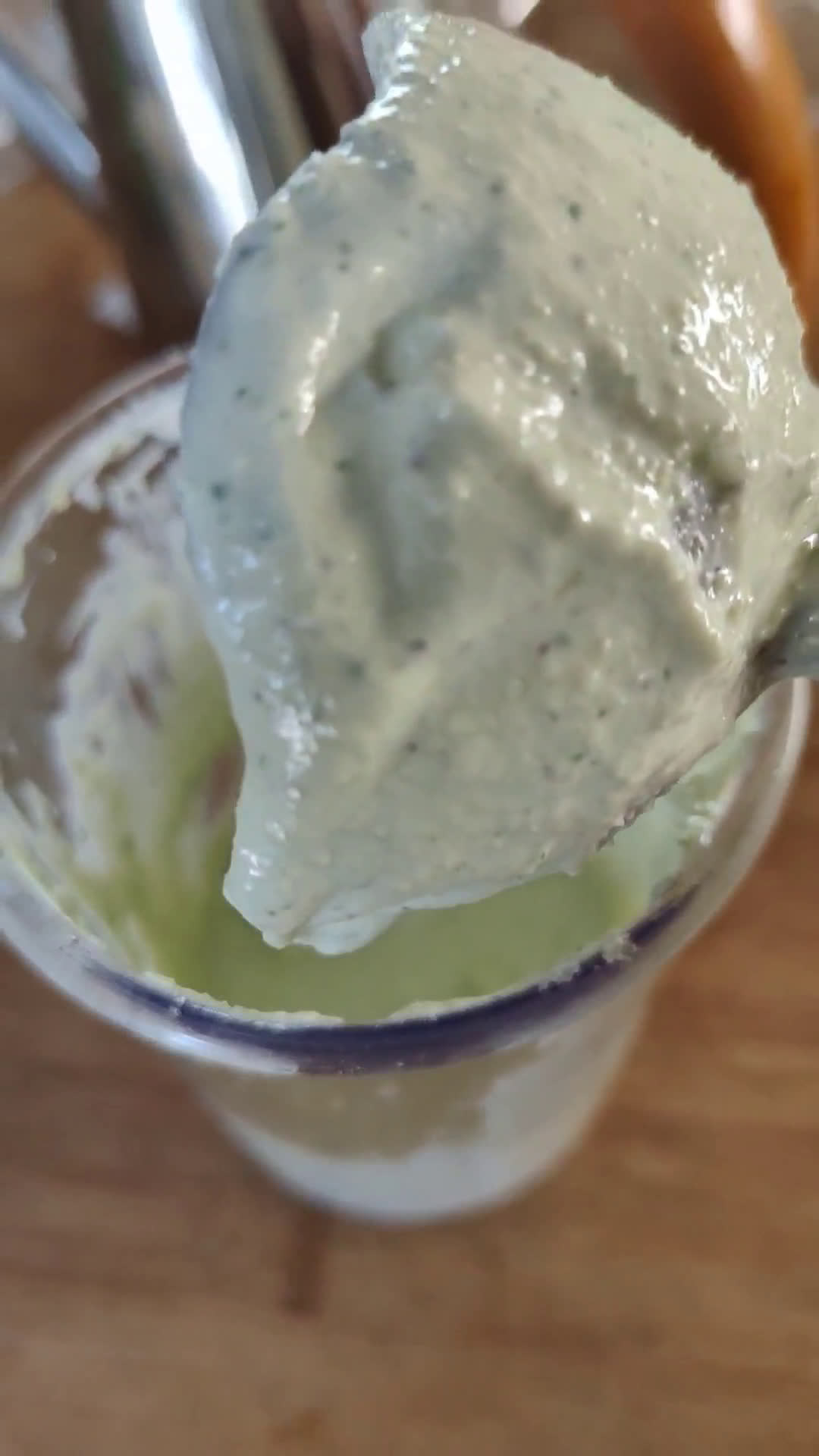 Foto del passaggio 3 della ricetta Salsa allo yogurt e lime