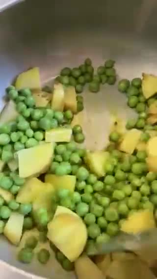 आलू मटर वाली खिचड़ी (Aloo Matar wali khichdi recipe in hindi) रेसिपी चरण 4 फोटो