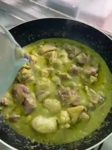 A picture of step 3 of Green Curry Chicken with Winter Melon.
