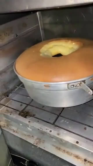 Foto langkah ke 4 dari resep Bolu keju serut.