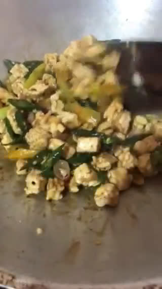 Foto langkah ke 4 dari resep Oseng Tempe Cabe Ijo with Black Pepper Sauce #dapurwiwin 👩🏻‍🍳.