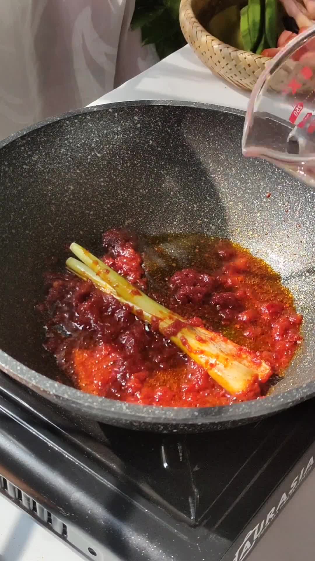 Gambar langkah 2 resipi Asam Pedas Ikan Sardin.