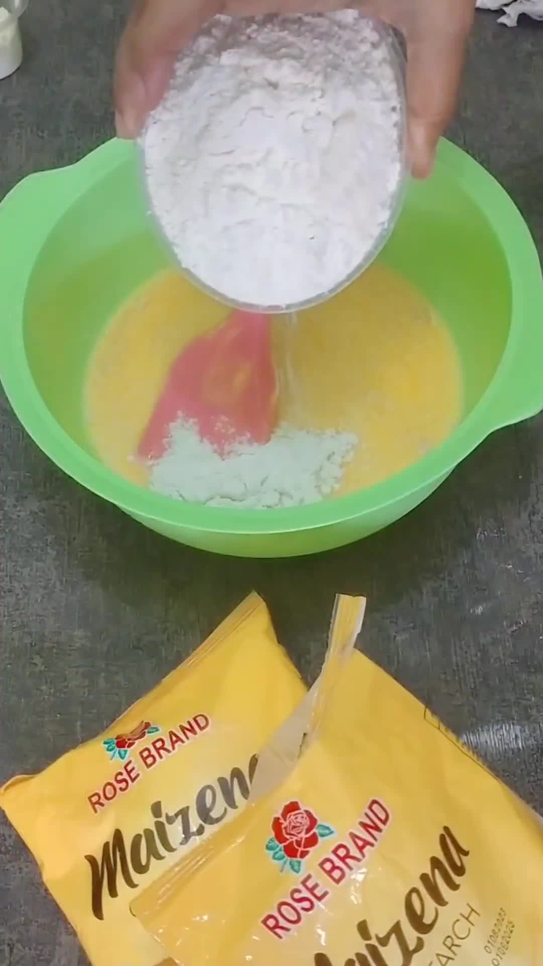 Foto langkah ke 5 dari resep Bomboloni Isi Vla Coklat Homemade.