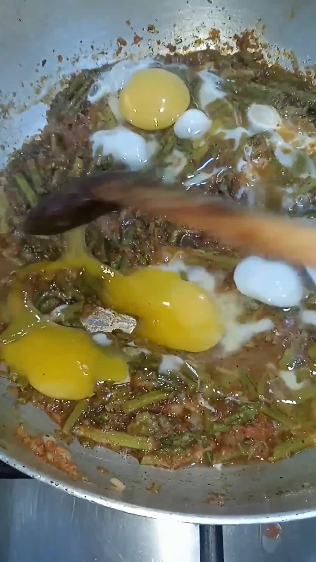 Une image de l'étape 3 de Omelette aux asperges vertes.