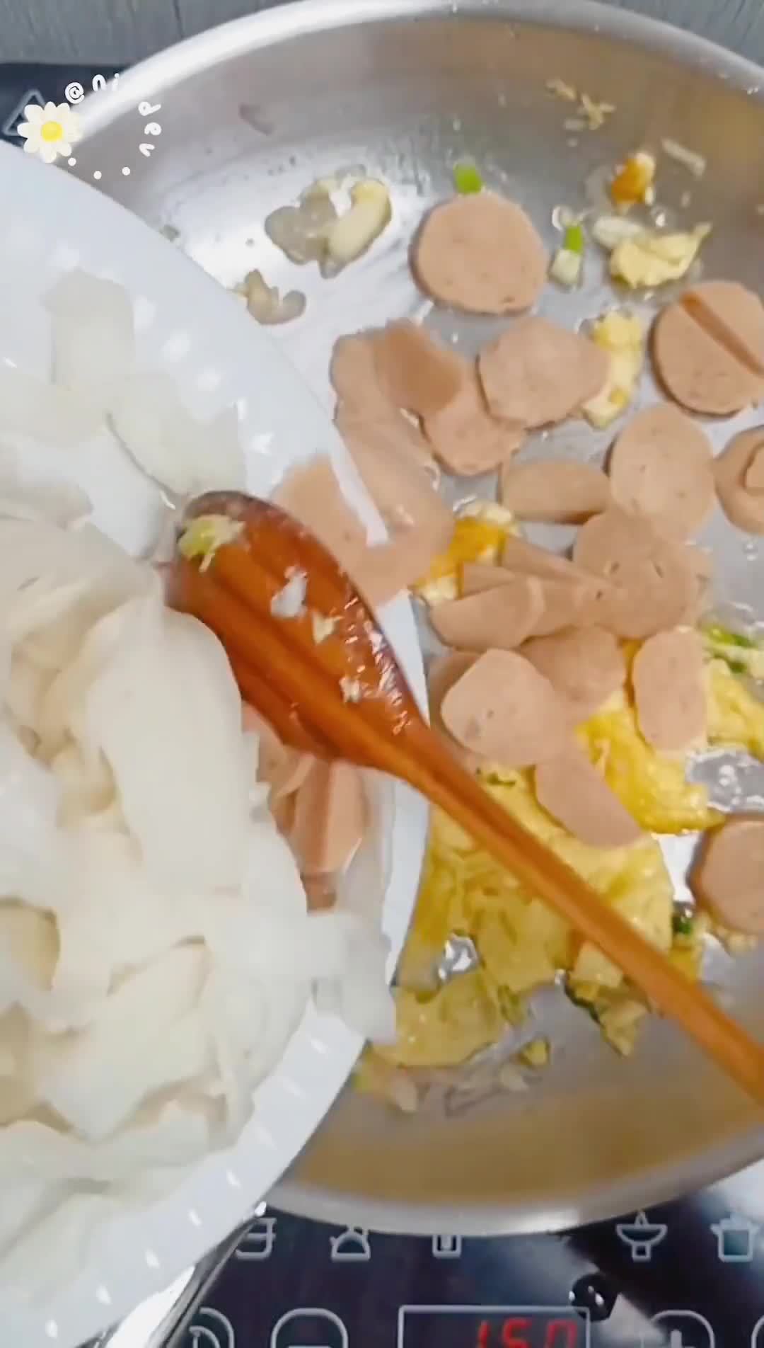 Foto langkah ke 2 dari resep Kwetiau Bumbu Teriyaki Lada Hitam.