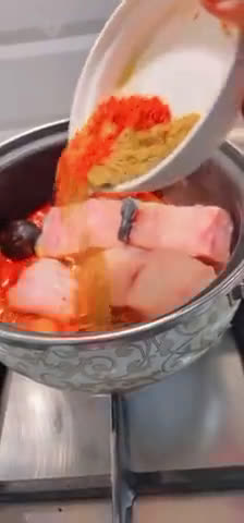 صورة لخطوة 1 من وصفة كبسة السمك بالطماطم