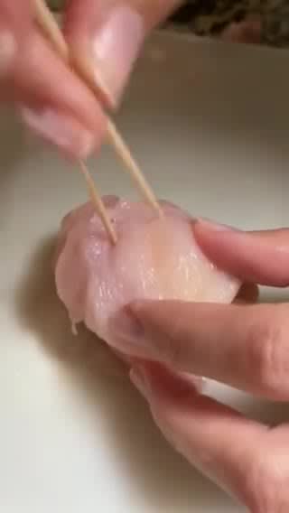 Foto del paso 4 de la receta: Rollitos de pollo rellenos de jamón, bacon y queso