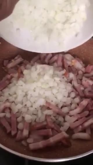 Foto del paso 3 de la receta: Spaghetti con salsa de cebolla y bacon ahumado