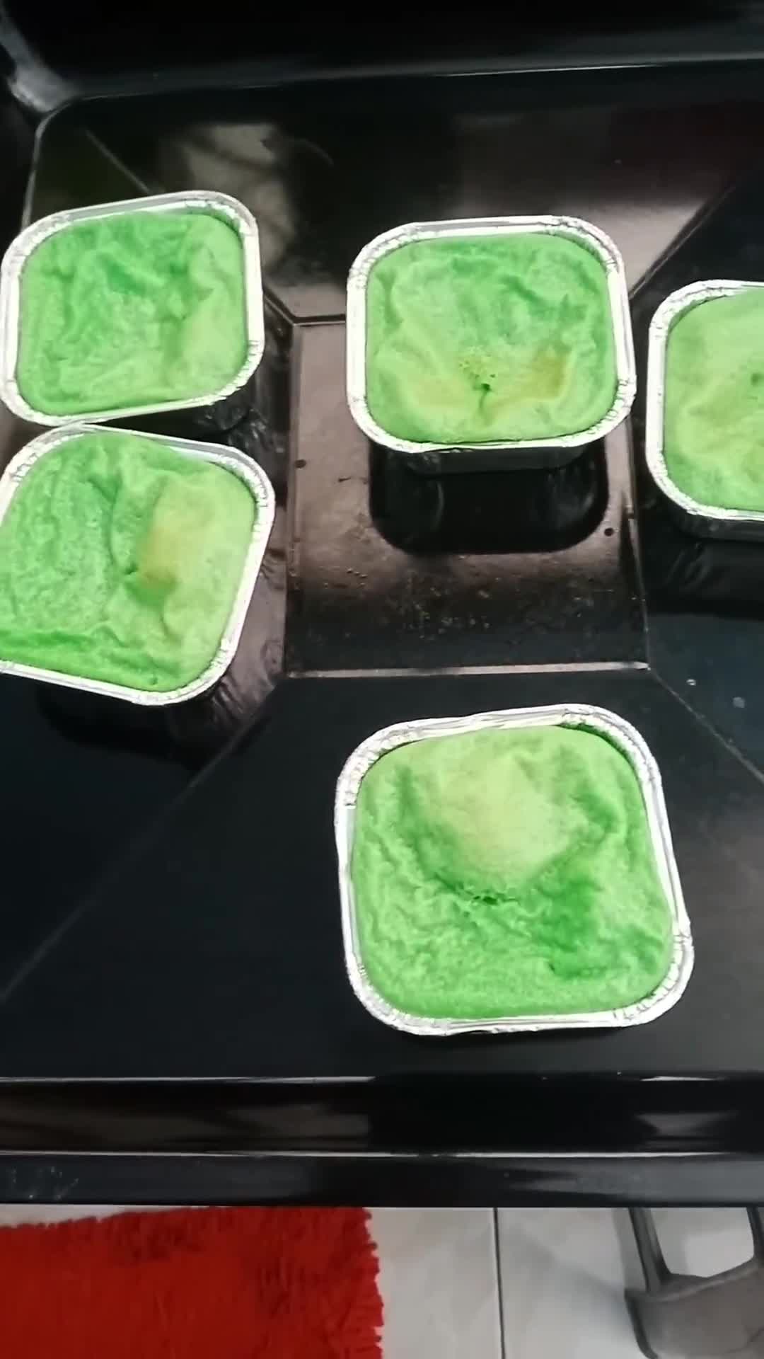 Foto langkah ke 4 dari resep Yogurt Cake Pandan.