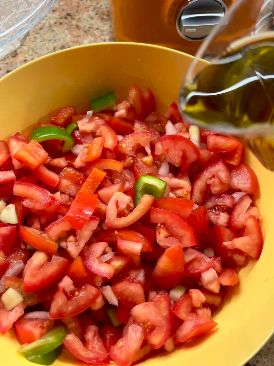 Foto del paso 2 de la receta Gazpacho andaluz tradicional