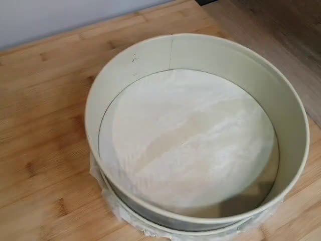 Une image de l'étape 4 de RECETTE DE BASE de quiche lorraine maison simple et délicieuse.