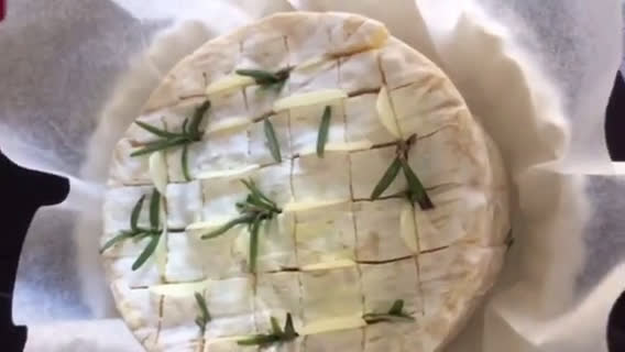 Foto del paso 4 de la receta: Queso Camembert asado