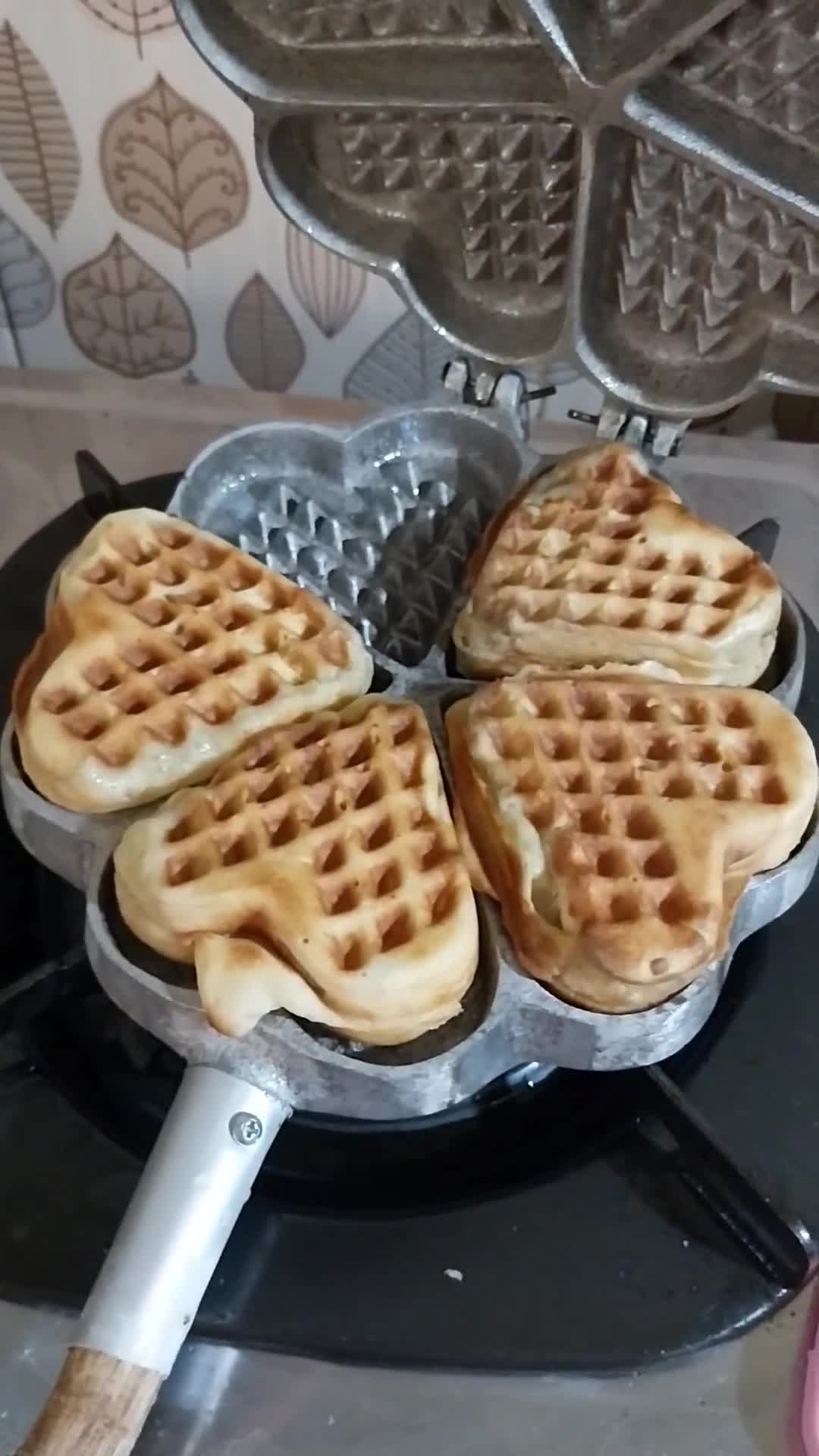 Foto langkah ke 3 dari resep Waffle dengan Murbei Compote.