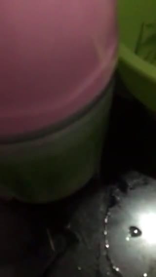 Foto langkah ke 1 dari resep Banana Wheatgrass Smoothie.