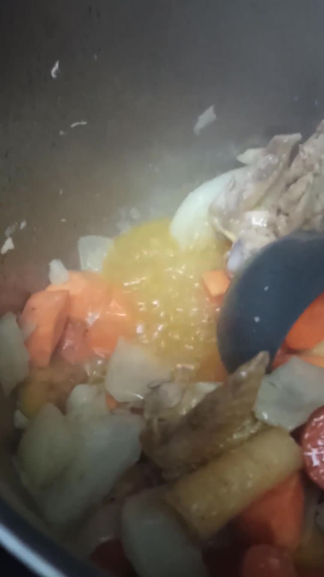 Foto del paso 2 de la receta: Caldo de pollo