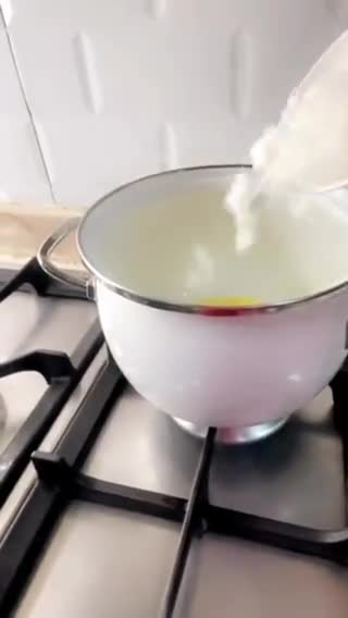 صورة لخطوة 2 من وصفة شوربة الهليون بالمشروم والكريمه