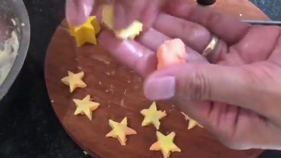 Foto langkah ke 4 dari resep Kukis Pelangi Teflon 3 Bahan.