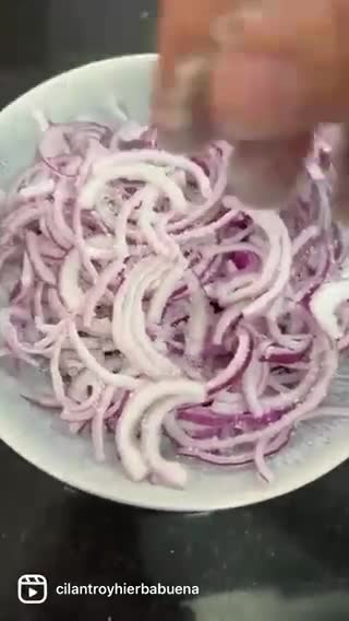 Foto del paso 1 de la receta: Cebolla encurtida con salsa de habanero