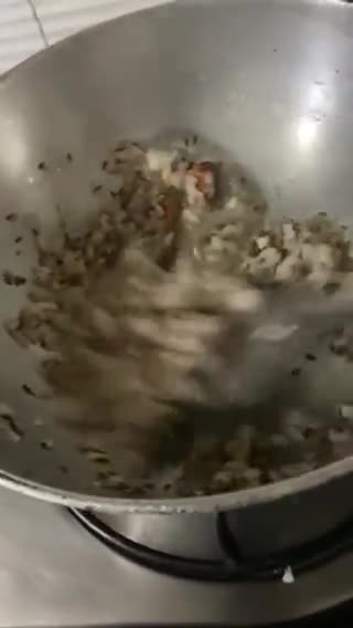 मशरुम की सूखी सब्ज़ी (Mushroom ki sukhi sabzi recipe in Hindi) रेसिपी चरण 3 फोटो