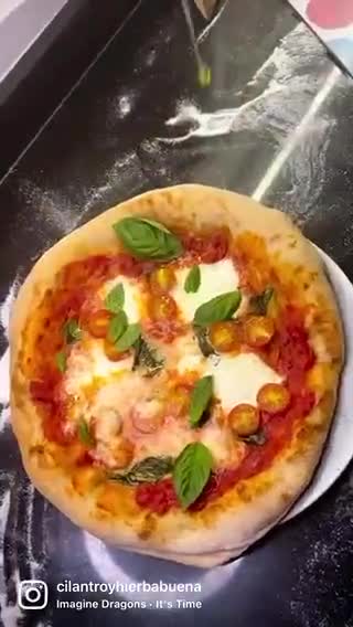 Foto del paso 5 de la receta: Pizza Napolitana Margarita, con masa congelada #ThinkingFoods