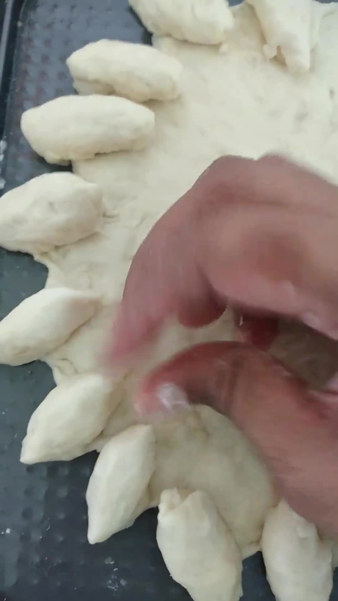 Foto langkah ke 3 dari resep Cheesy Bites Pizza.