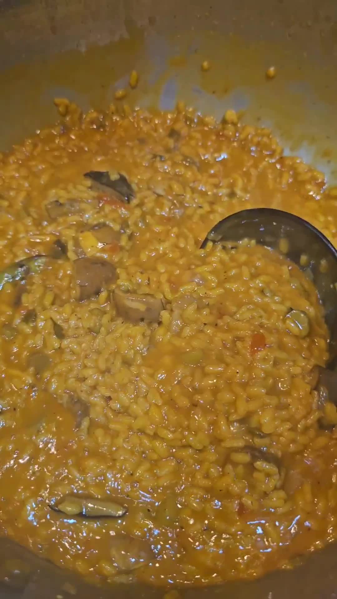 Foto del paso 12 de la receta: Arroz meloso de llanegas negras, costillas 😋 y solomillo de cerdo