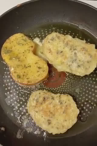 A picture of step 3 of Bread Digg (Dip in Egg)/ Roti Celup Telur.