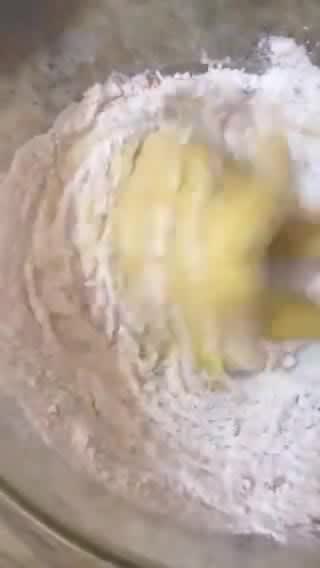 Foto del paso 4 de la receta: Torta invertida de manzanas sin caramelo