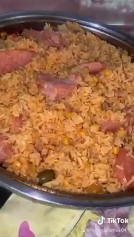 Foto del paso 3 de la receta: Locrio de chuleta con ensalada verde