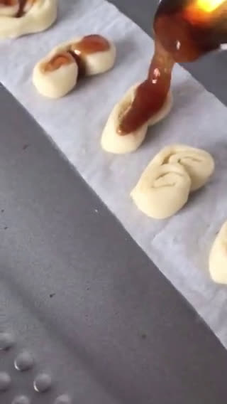 Foto del paso 3 de la receta: Mini palmeritas con miel