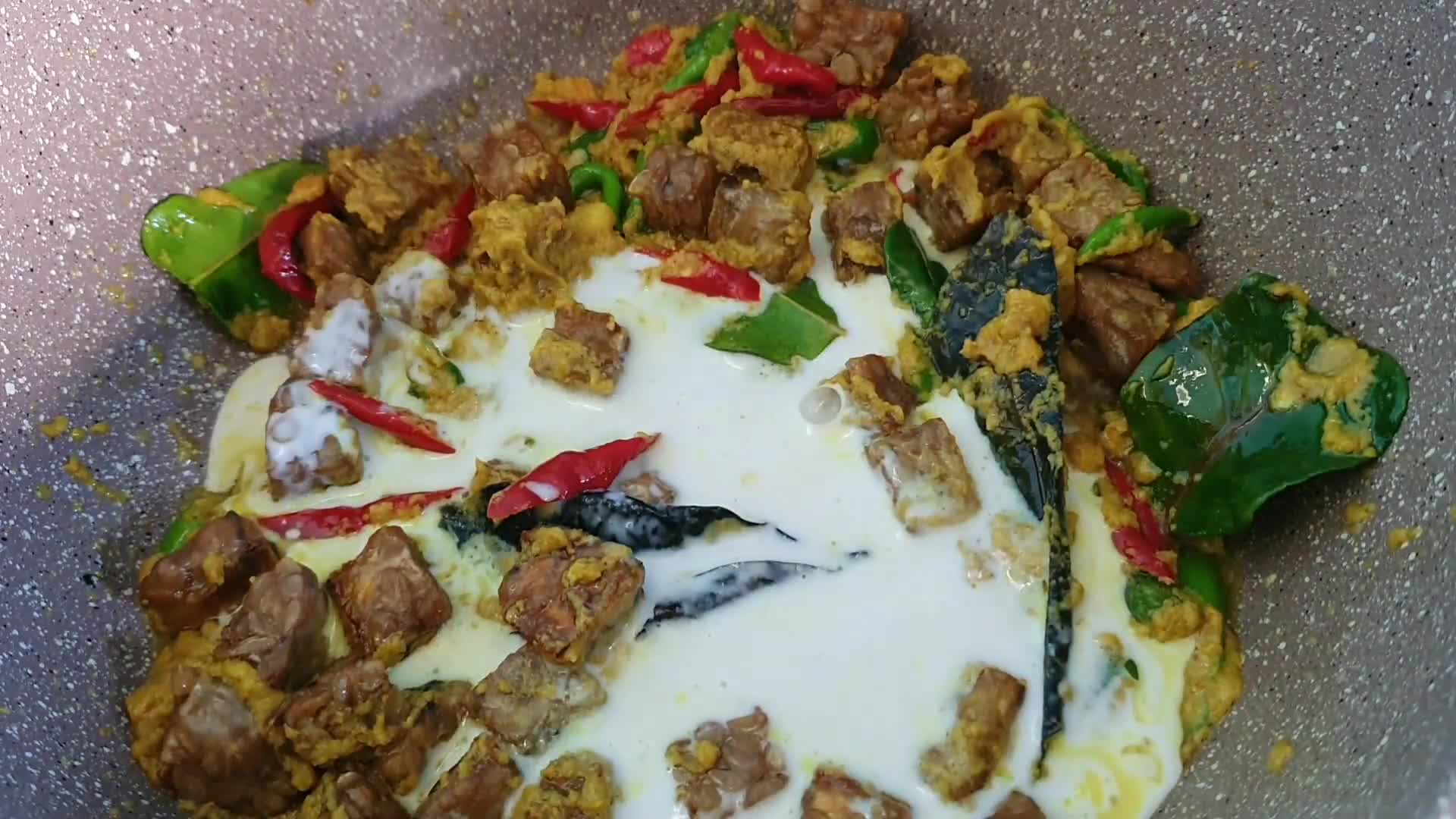 Foto langkah ke 3 dari resep Telur Puyuh Kunyit Terasi.