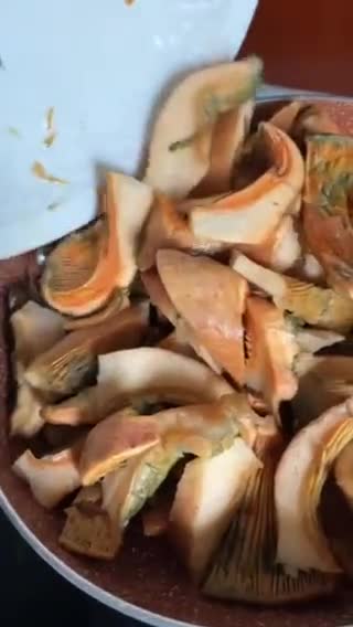 Foto del paso 4 de la receta: Entrante de setas con ajos, aove y sal