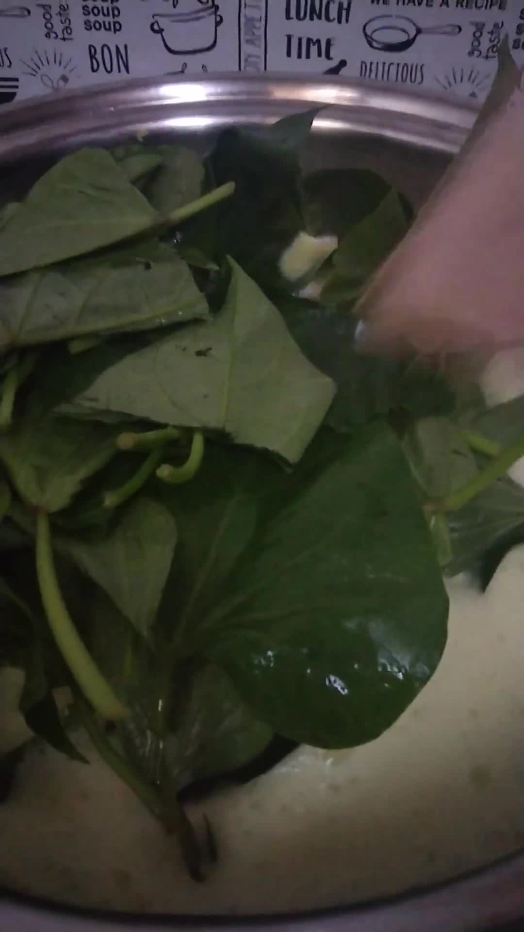 Gambar langkah 1 resipi Masak lemak pucuk keledek dengan ikan masin.