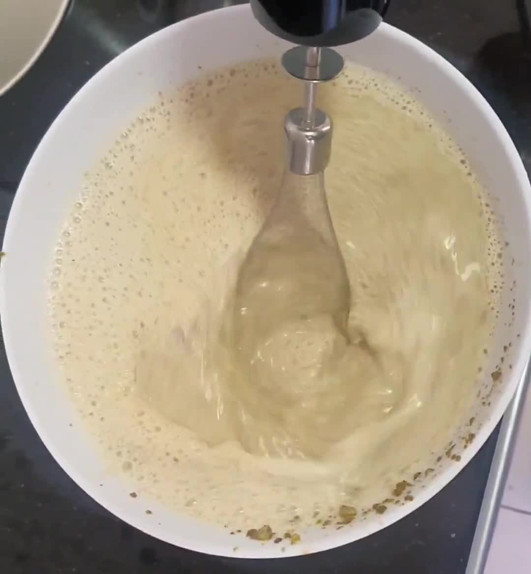 Foto del paso 2 de la receta: Helado de pistacho vegano y sin azúcar (heladera)