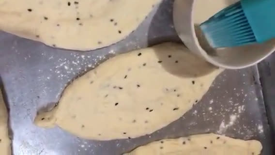 صورة لخطوة 1 من وصفة صمون حجري 👌🥖🥖